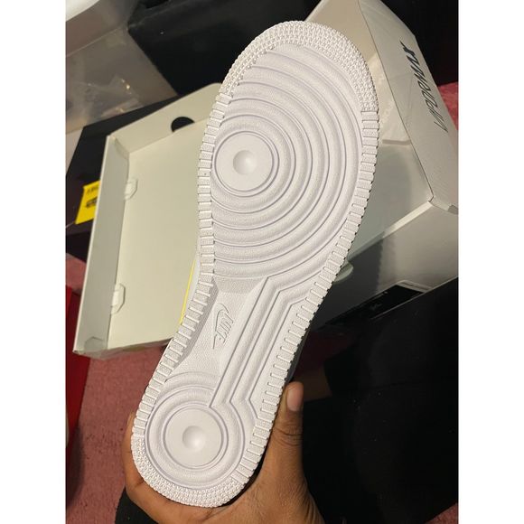 (LEFT FOOT ONLY!!!!) AF1 ‘07 LV8 “Worldwide Pack - Volt “ - Picture 3 of 6